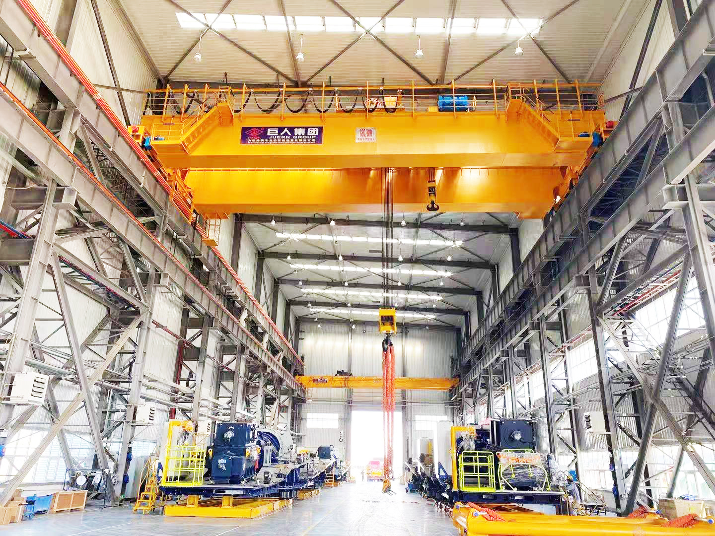 新型雙梁橋式起重機(jī)