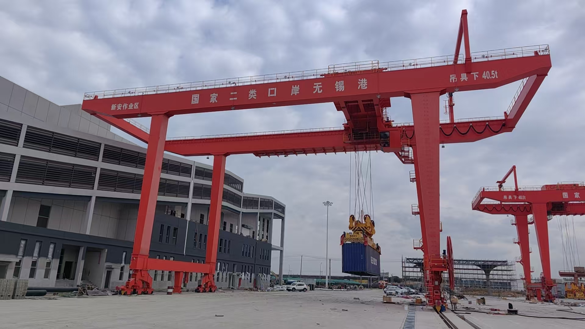 軌道式集裝箱門(mén)式起重機(jī)