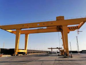 軌道式集裝箱門式起重機(jī)